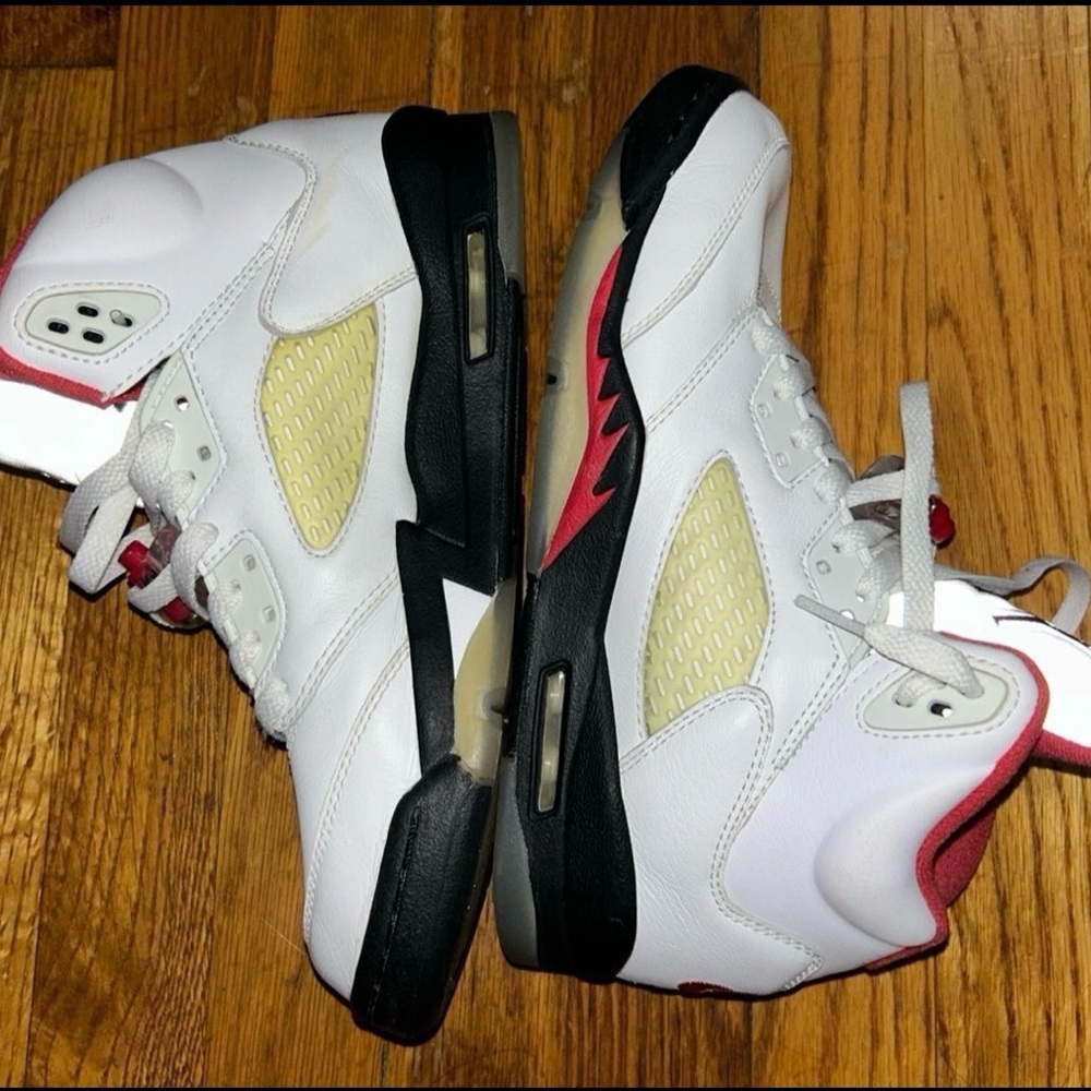 Jordan 5 Retro Fire Red Silver
Tongue